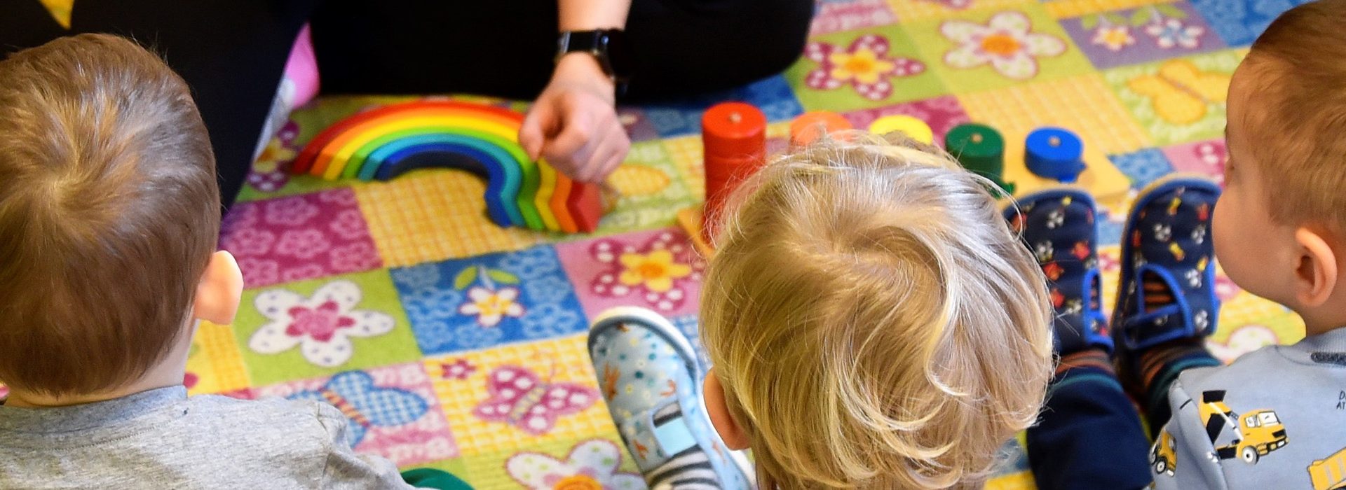 Detičky v detskom svete hier, pomocou Montessori výučby